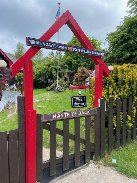 The red arch marking the official start of the West Highland Way in Milngavie
